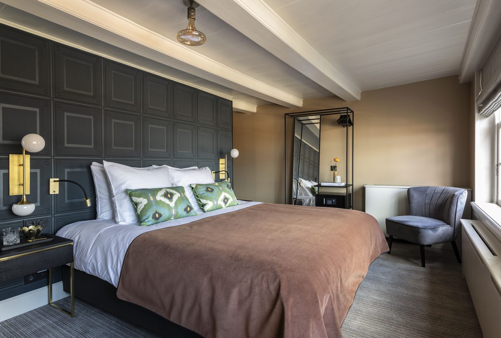 Cozy Room met warme tinten en historisch karakter